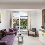 Star 2 Apartment *