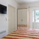 Star 2 Apartment *