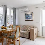 Star 2 Apartment *
